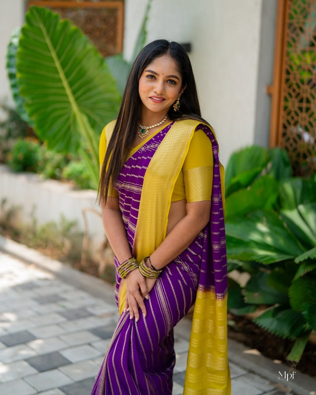 Devina – Banarasi Soft Silk Saree with Golden Zari Detailing and Graceful Charm